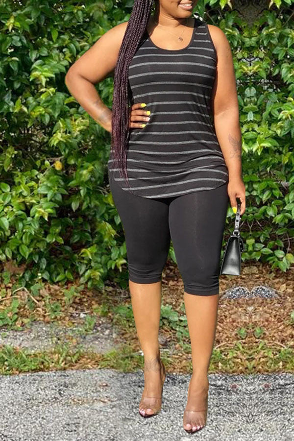 THE "LINE IT UP" CAPRI SHORTS SET
