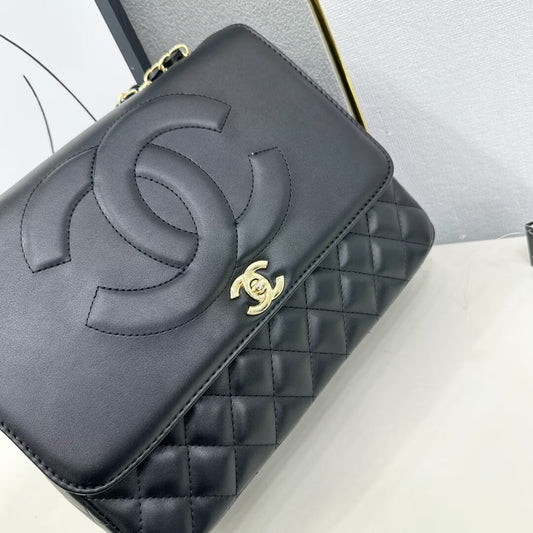 BLACK CC FLAP BAG